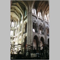 Noyon, Kathedrale, S-Querhaus und Langhaus, Blick von NO, Foto Heinz Theuerkauf.jpg